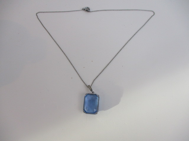 Ladies chain with large blue stone - Image 3 of 5