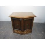 Vintage Oak drinks cabinet. H55 x W61 x D63