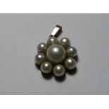 Vintage 9ct gold pendant set with 9 pearls 3.6g