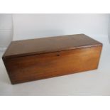 Wooden vintage storage box with metal handles and inside compartments (H: 29cm - W: 66cm)