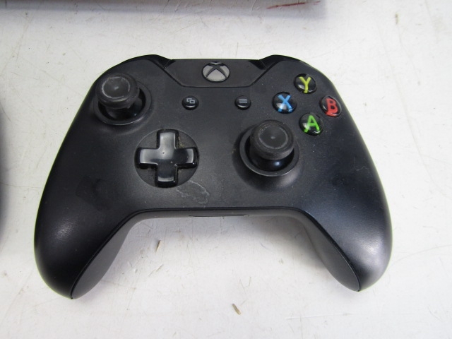 Vintage X-Box with controllers - Image 3 of 4