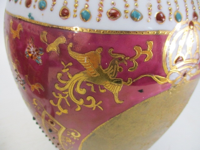 Large pair of decorative Gold/pink detailed lidded urns/vases. - Image 4 of 5
