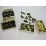 Vintage quantity unpainted/painted Airfix soldiers.