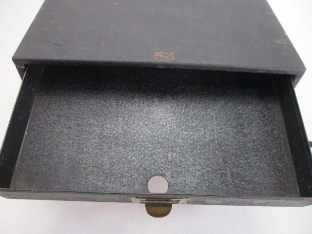 Vintage metal 4 drawer filing drawers. - Image 3 of 3