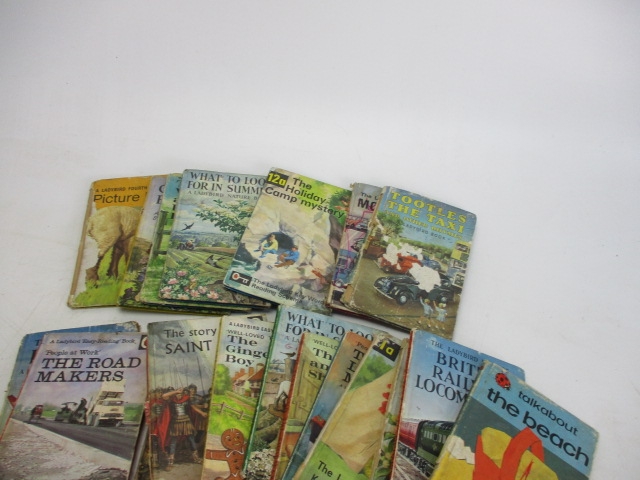 Selection of vintage Ladybird books to include 3 little pigs, the big house, old women and her - Image 4 of 4
