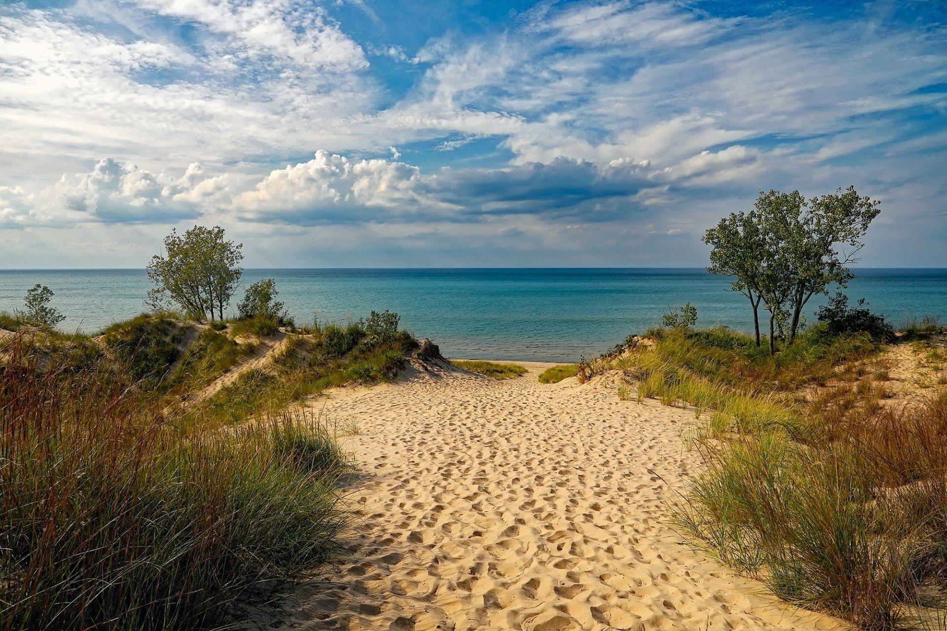 Showstopper on Lake Michigan’s Coastline at Manistee! Beautiful property! Magnificent view!