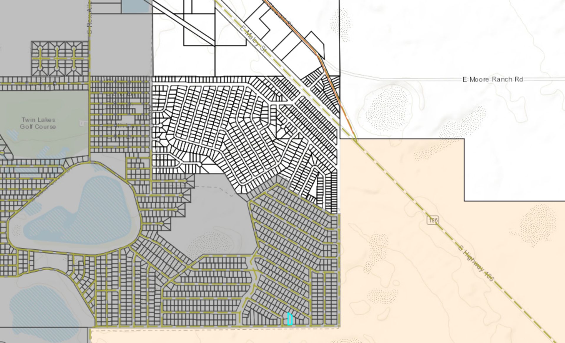 Enjoy this Quiet Oversized Oasis at the Edge of Historic Downtown Willcox in Cochise County - Image 3 of 7