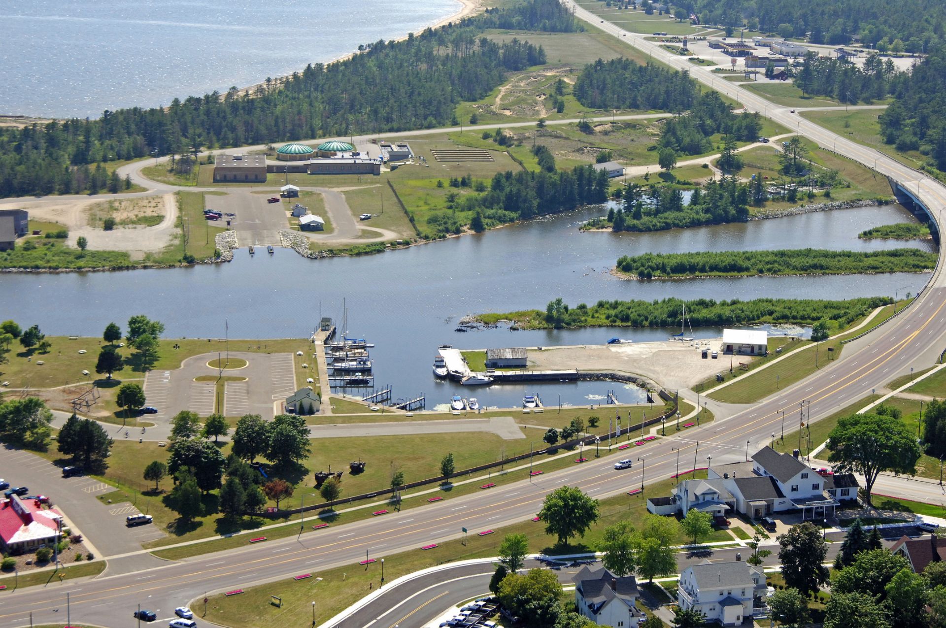 A Five Minute Walk to the Lake Michigan Shore! - Image 8 of 8