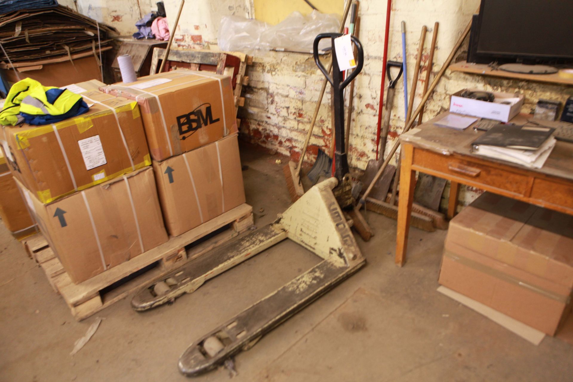 CROWN Pallet Truck