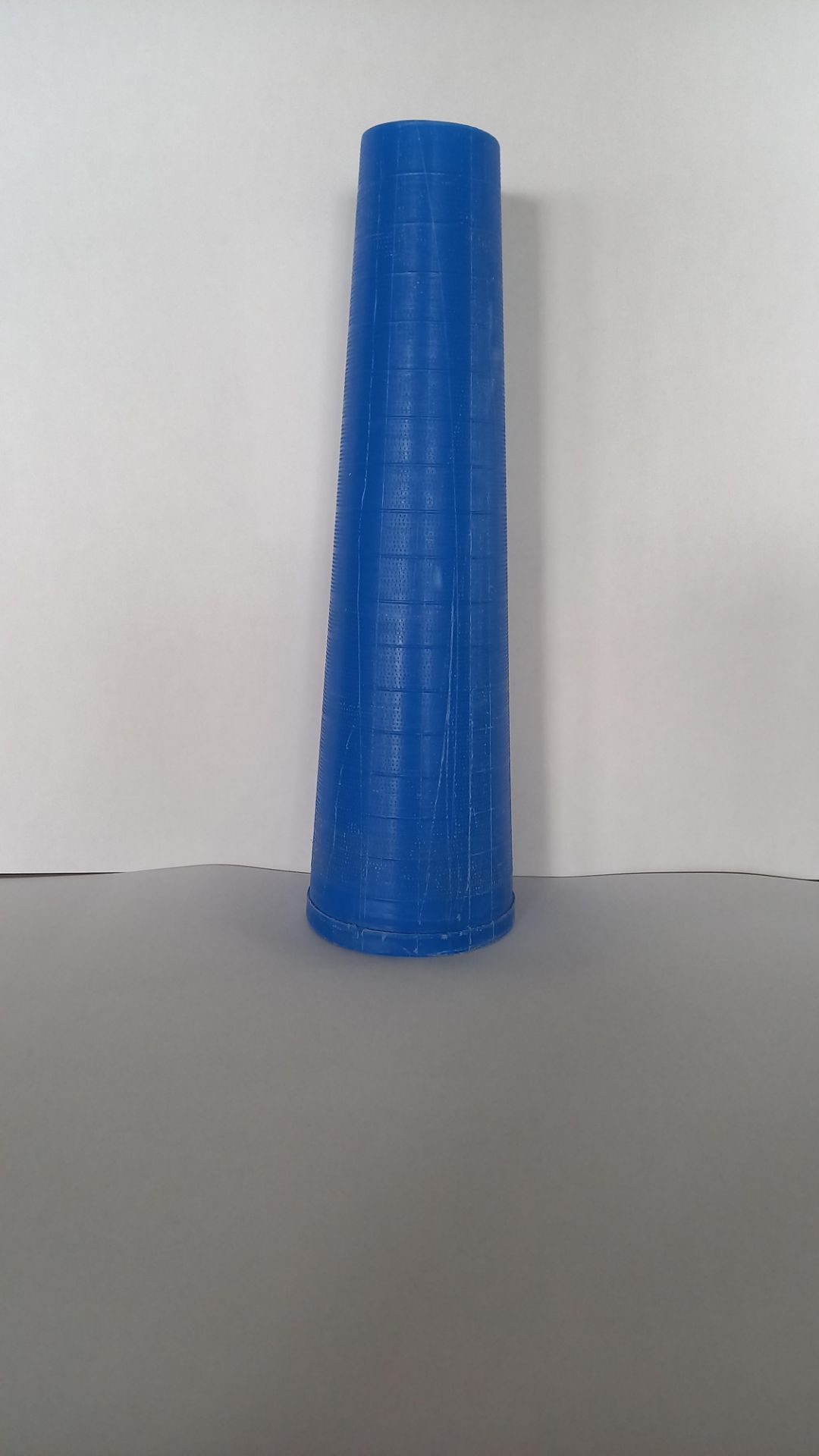 Pallet of 8" Traverse Non Perforated Plastic cones mixed sizes - Image 2 of 2