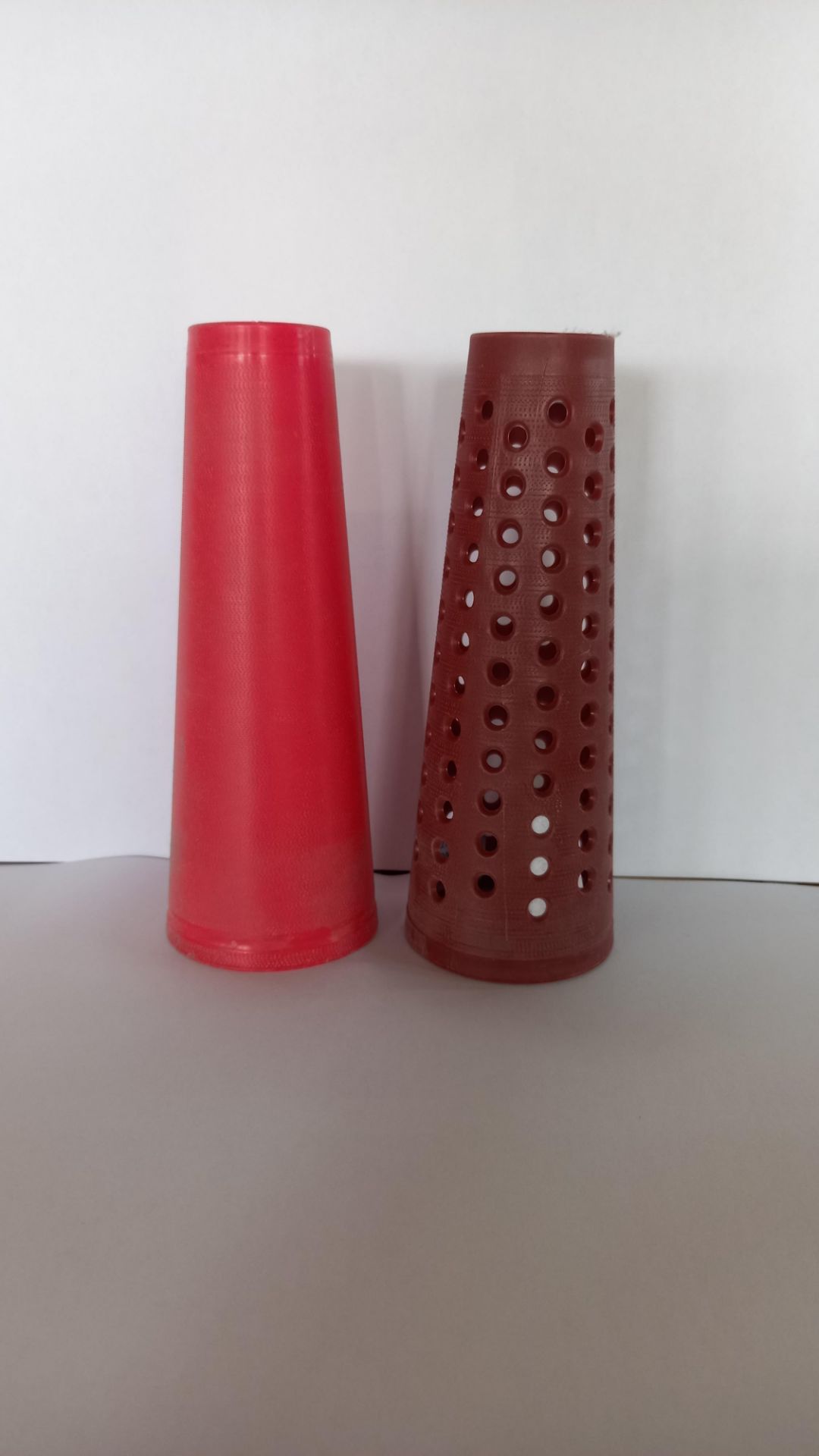 Pallet of 6" Traverse mixed plastic cones 2.5" base to 1.25" - Image 2 of 2