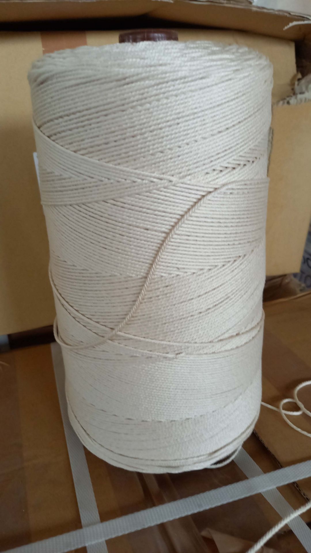 Pallet of 3 cartons of Mercerised Cotton Yarn 4/5/2/16 weight approx 140g - Image 2 of 2