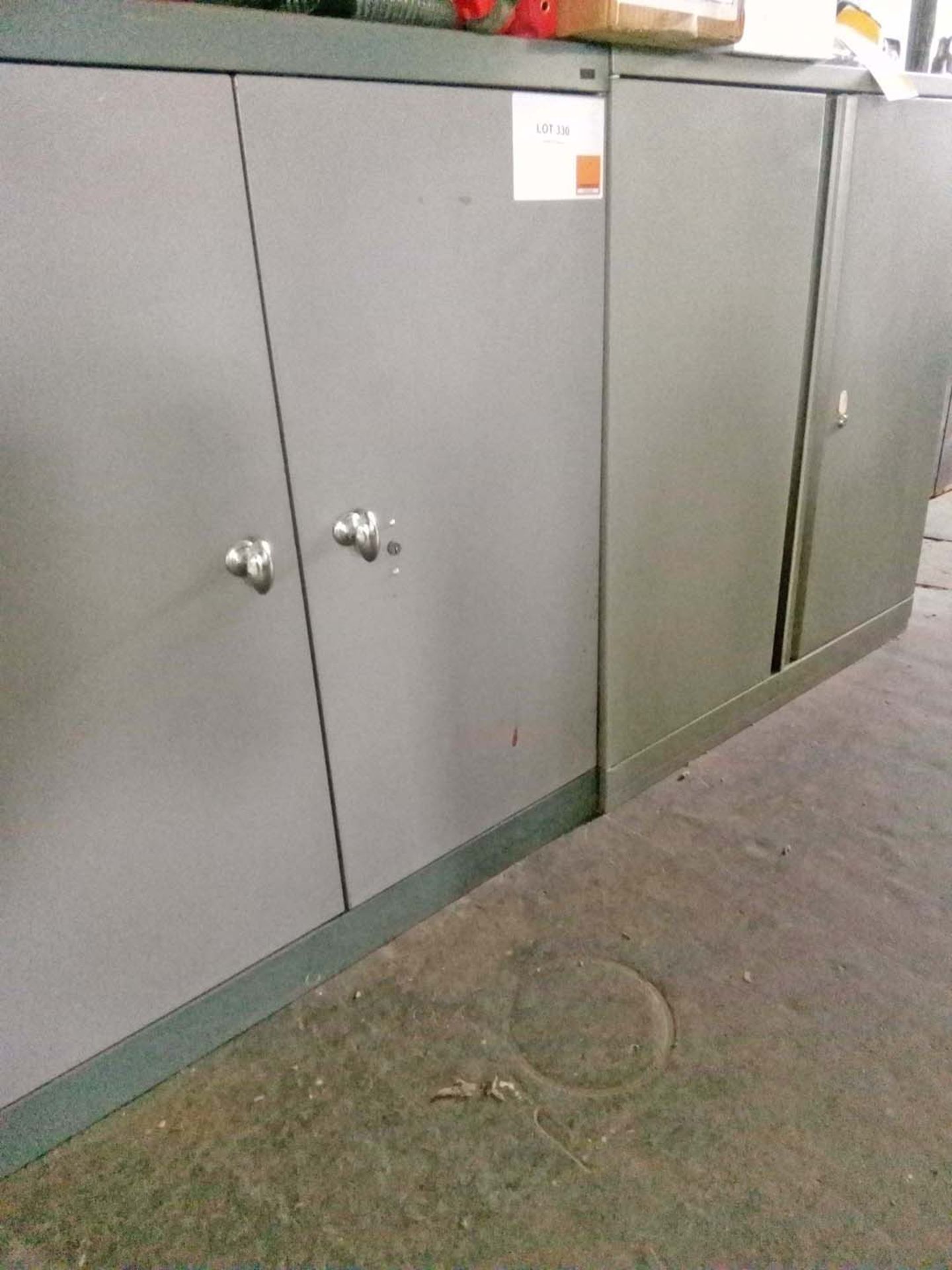 2 Metal cabinets