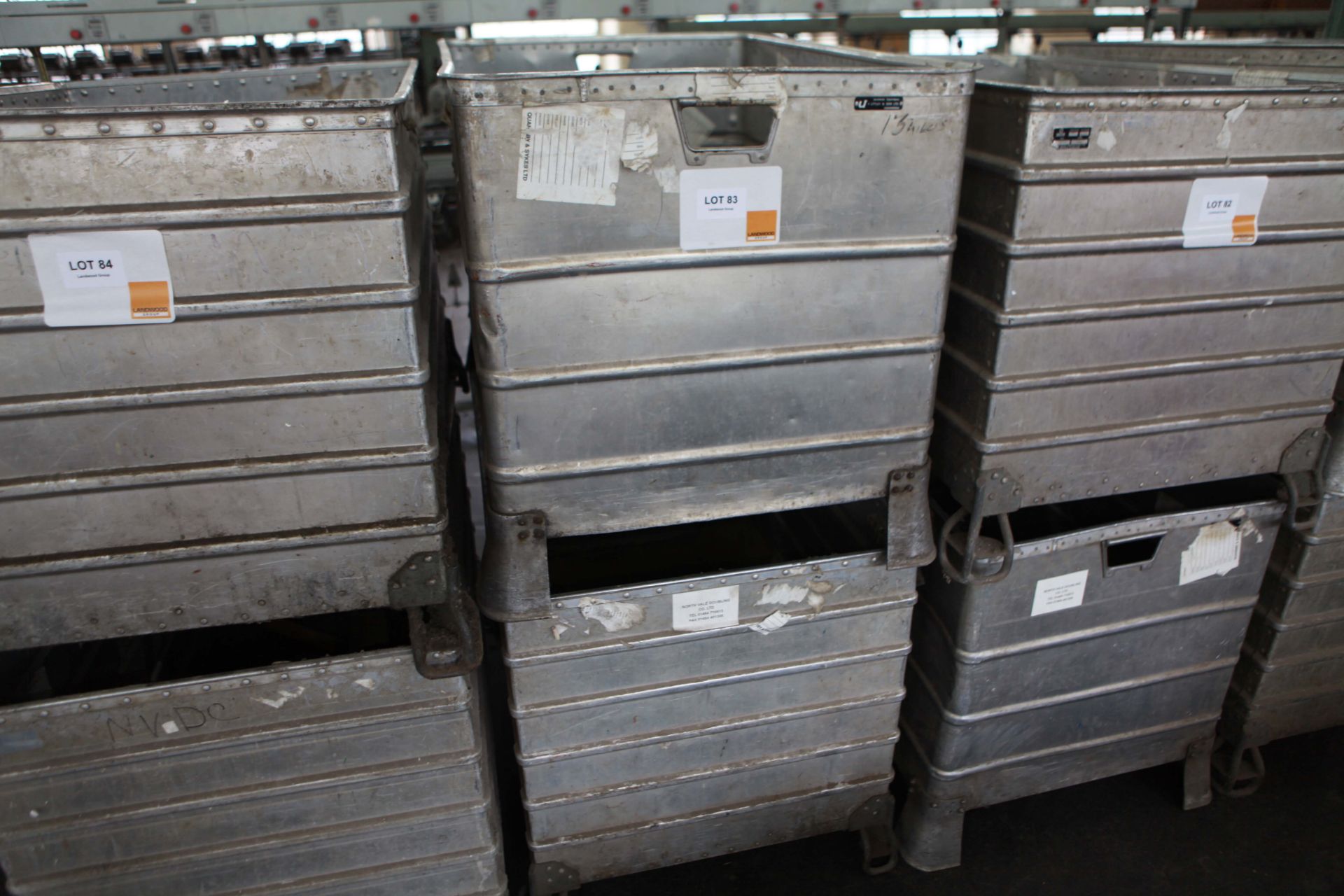 2 Aluminium Tubs