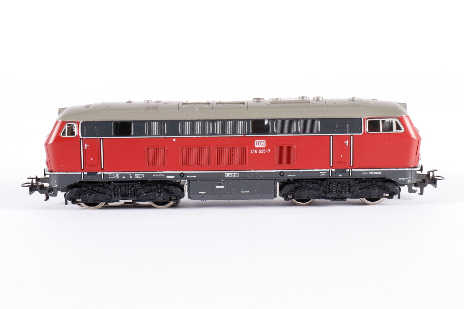 Märklin Diesellok ”216 025-7” 3075, S H0, rot/grau, Originalkarton, Z 2-3