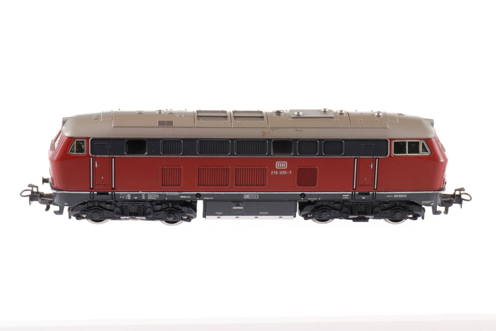 Märklin Diesellok ”216 025-7” 3075, S H0, rot/grau, Alterungsspuren, Z 2-3
