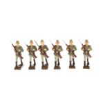 6 Lineol Soldaten, im Marsch, mit Tornister und Gewehr vor der Brust, H 7,5, Z 2