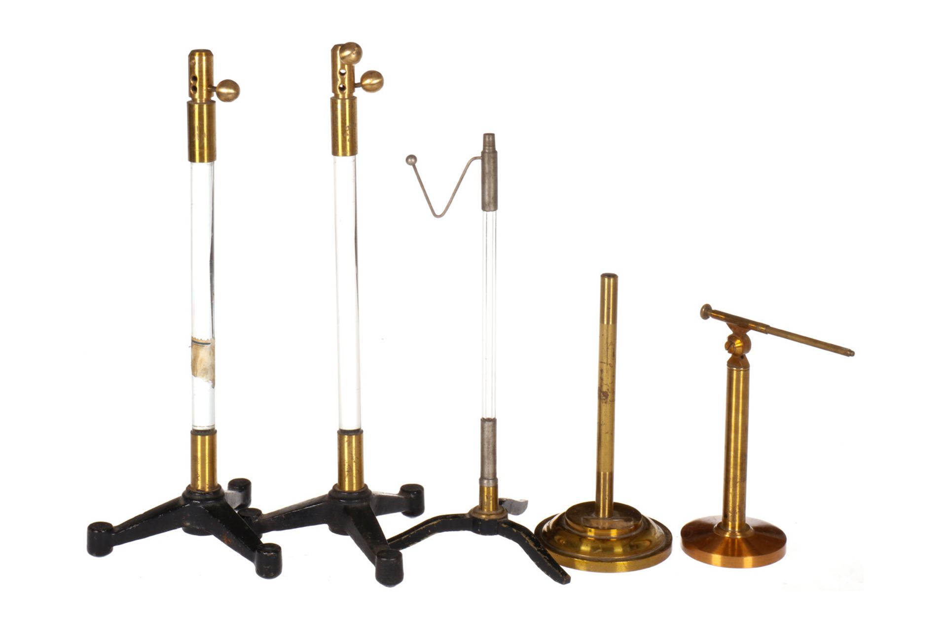 5 physikalische Ständer, 3 x mit Dreifuß und Glaseinsatz, um 1900, H 14 - 30