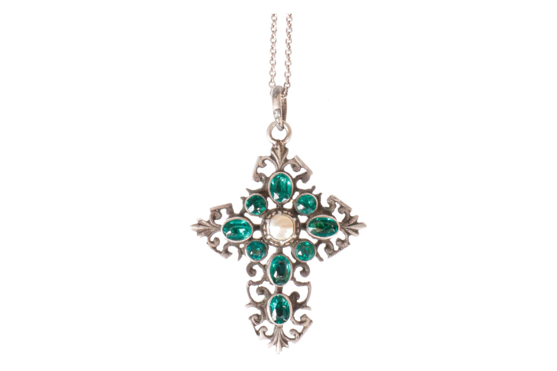 Silberkreuz mit Perle und grünen Farbsteinen, L 4