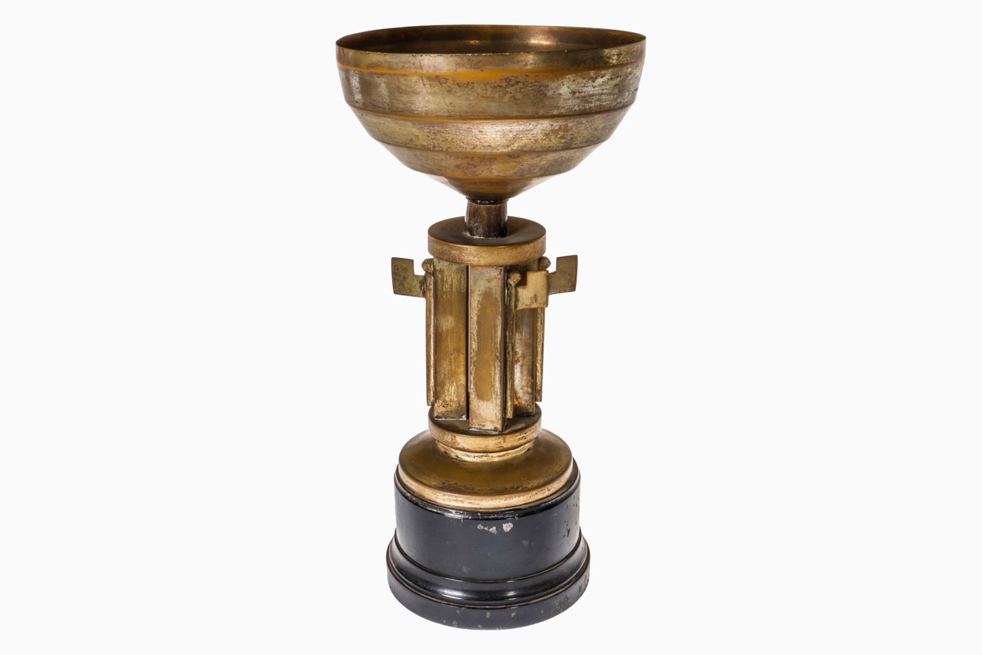 1. Preis Pokal, mit Muzzolini Schaft, ehemals versilbert, auf Holzsockel, bezeichnet: ”1934