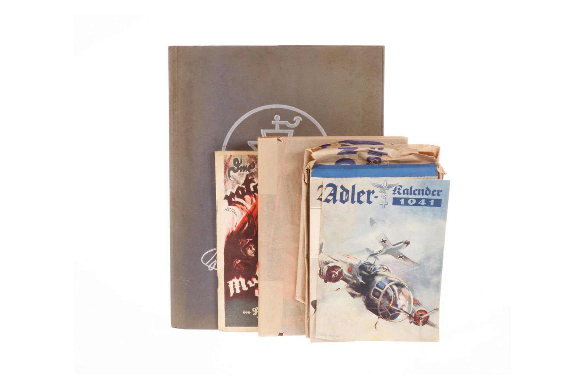 2 Kalender und 2 Bücher ”Mutter oder Genossin”, ”Aus Deutschlands Vorzeit”, ”Adlerkalender 1941” und