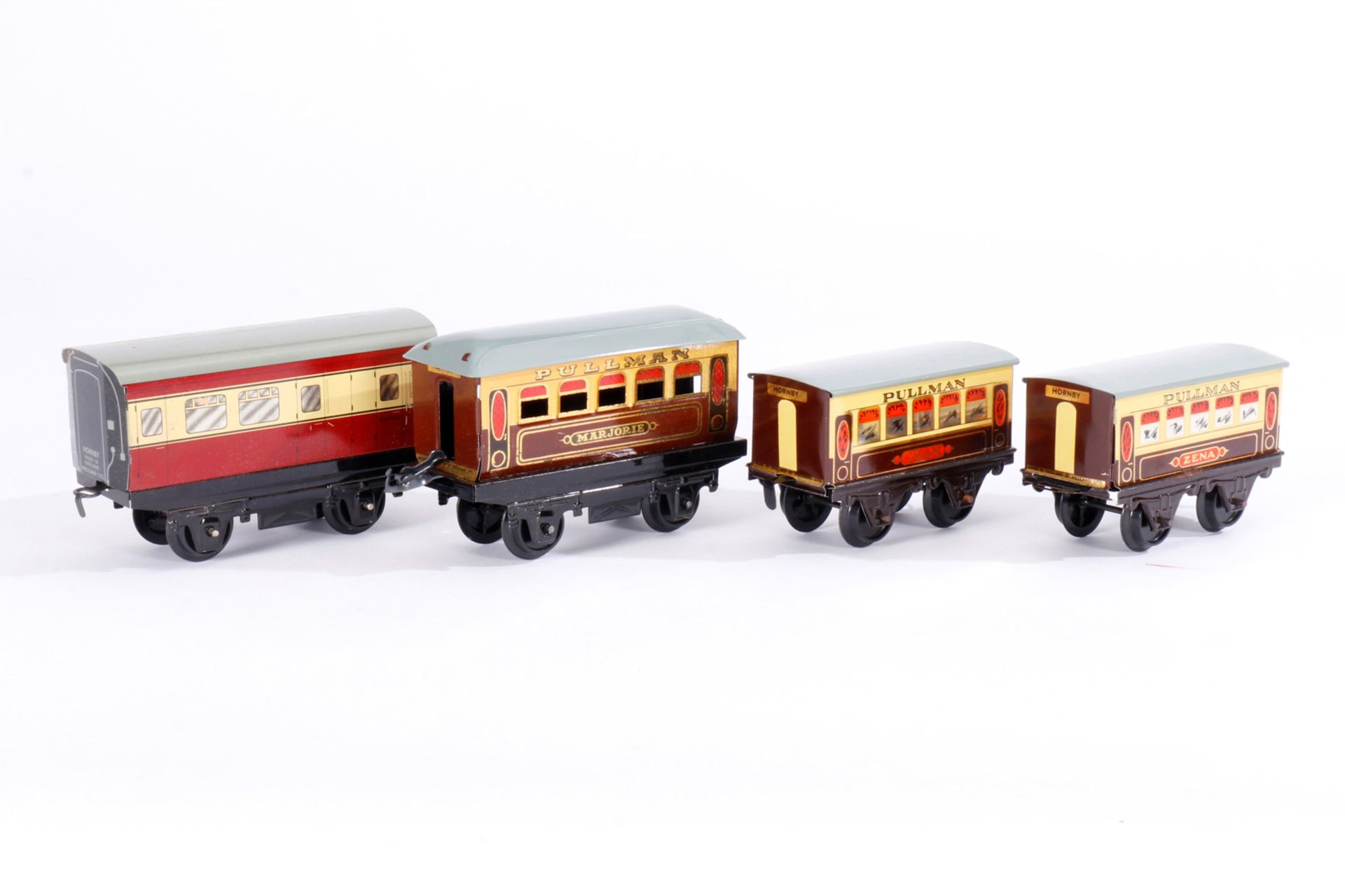 4 Hornby Personenwagen, S 0, je im OK, Z 3