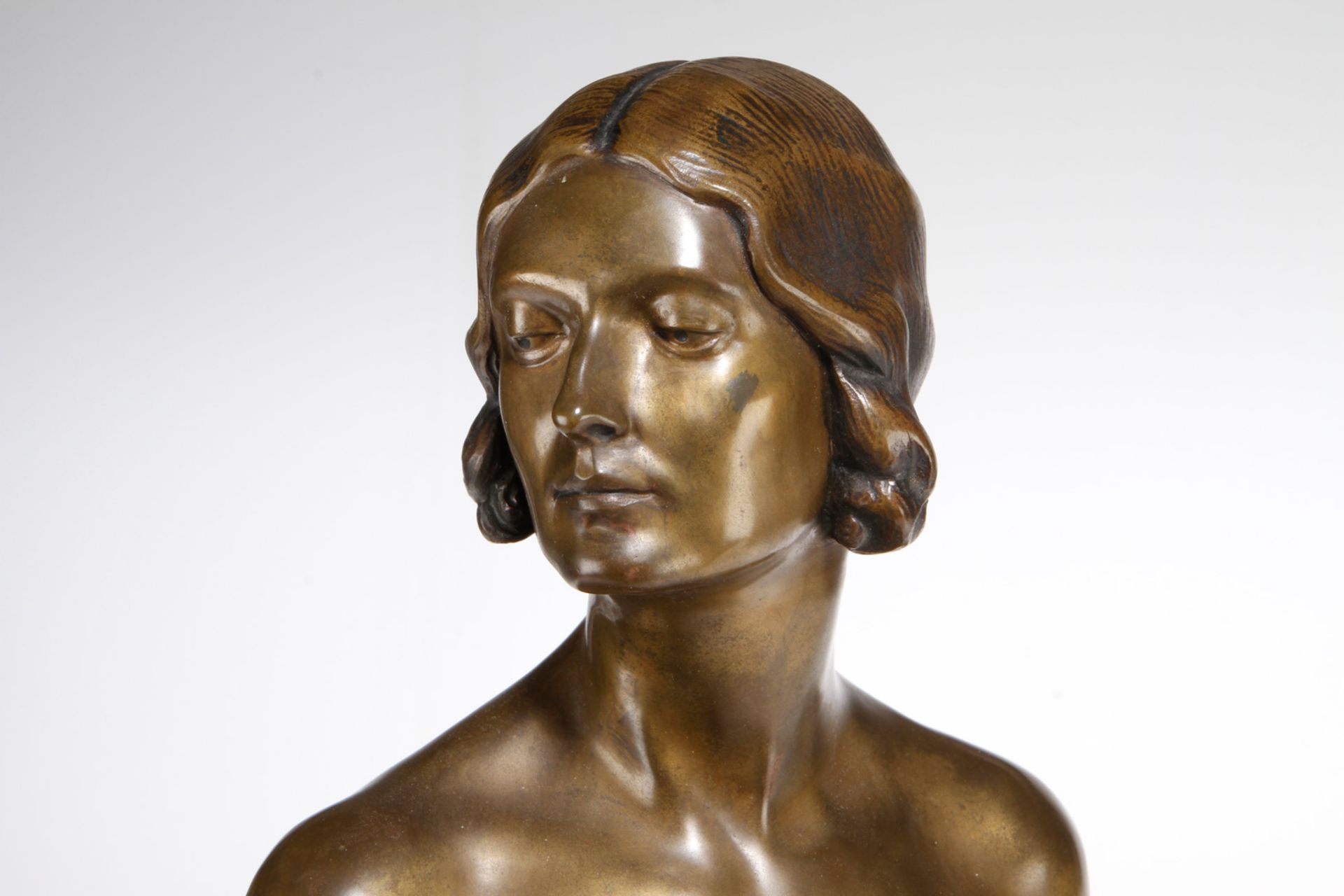 A. Eller, Bronzefigur, Mädchenakt um 1910, patiniert, auf Bodenplatte signiert, Marmorfundament, Höh - Bild 2 aus 6