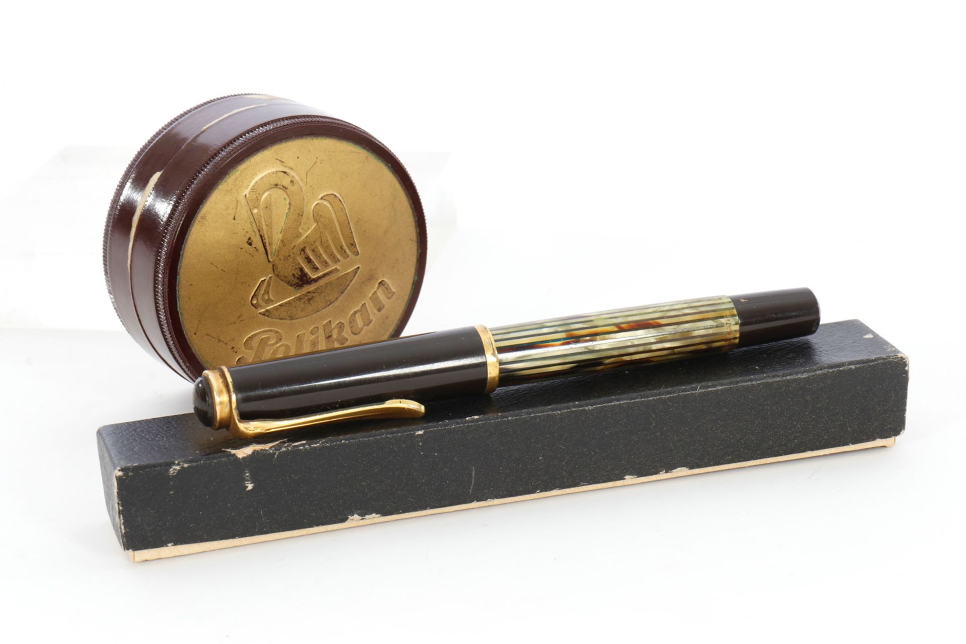 Pelikan Tintenfüller, 585 ct., mit Perlmutgriff und Pelikandose in original Schachtel