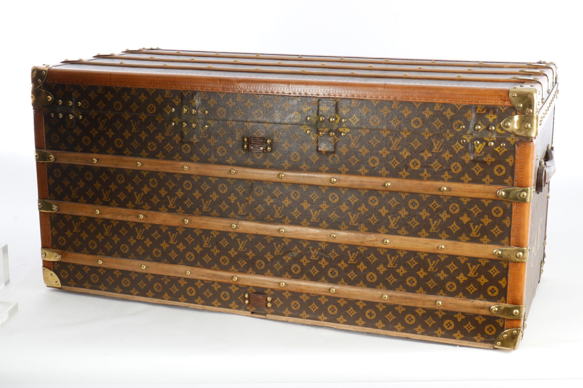 Louis Vuitton große Dampfschifftruhe, Nr. 185315, mit geprägten Lederkanten, Holz- und Messingbeschl - Bild 13 aus 13