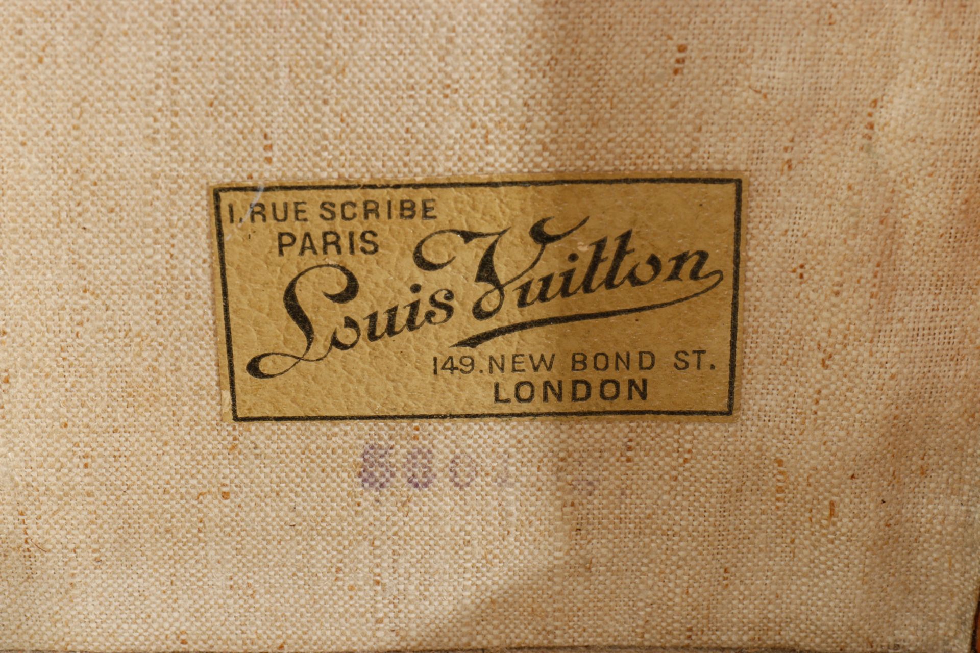 Louis Vuitton Reisekoffer, mit Messingschild ” E. Lust Courtral”, auf Schlossschild Nr.124, mit 3 im - Image 8 of 9