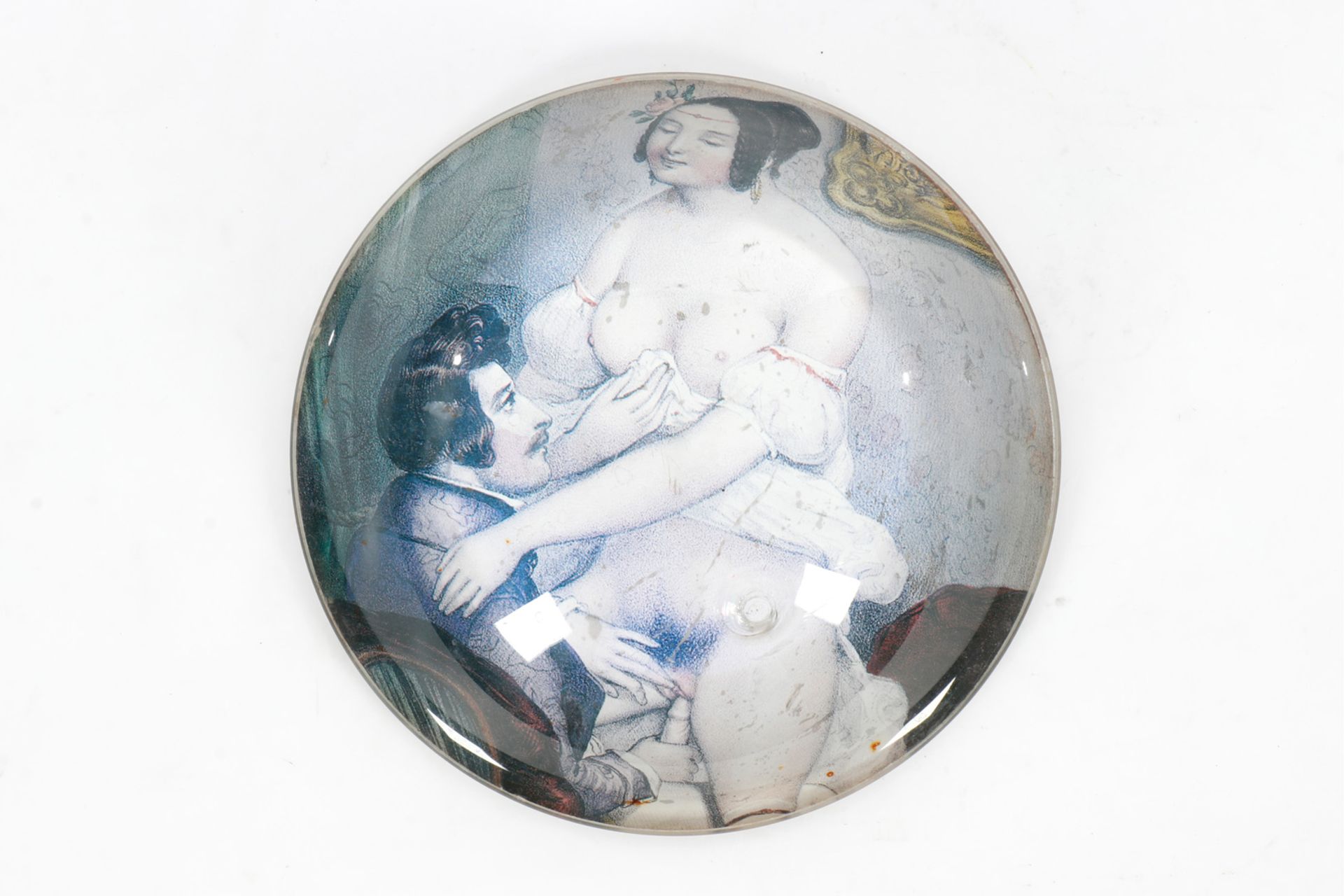 Halbglas als Briefbeschwerer, mit erotischem Motiv, Durchmesser 15