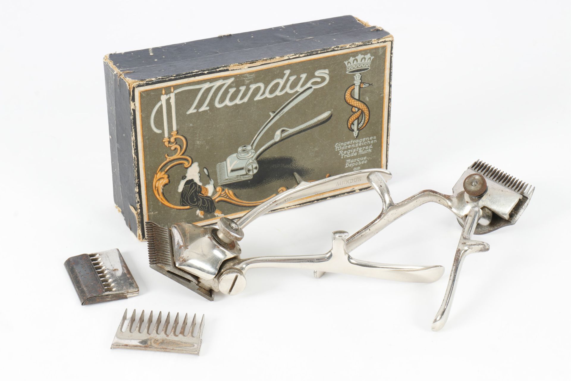 Mundus Karton mit 2 Haarschneidemaschinen, 20er Jahre