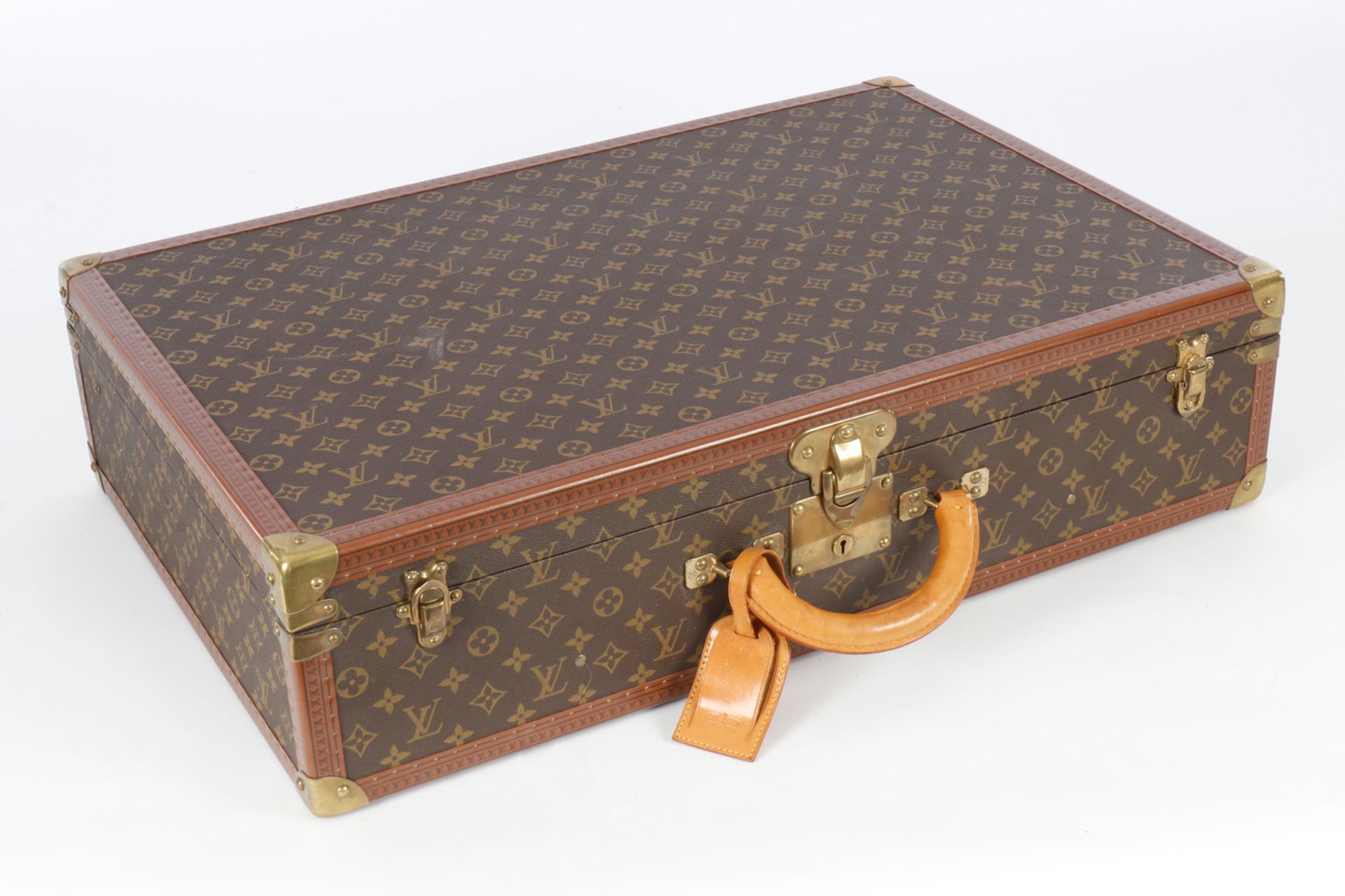 Louis Vuitton Reisekoffer, Made in France, Nummer auf Papierschild innen ”985257”, mit 2 Bändern, 2 