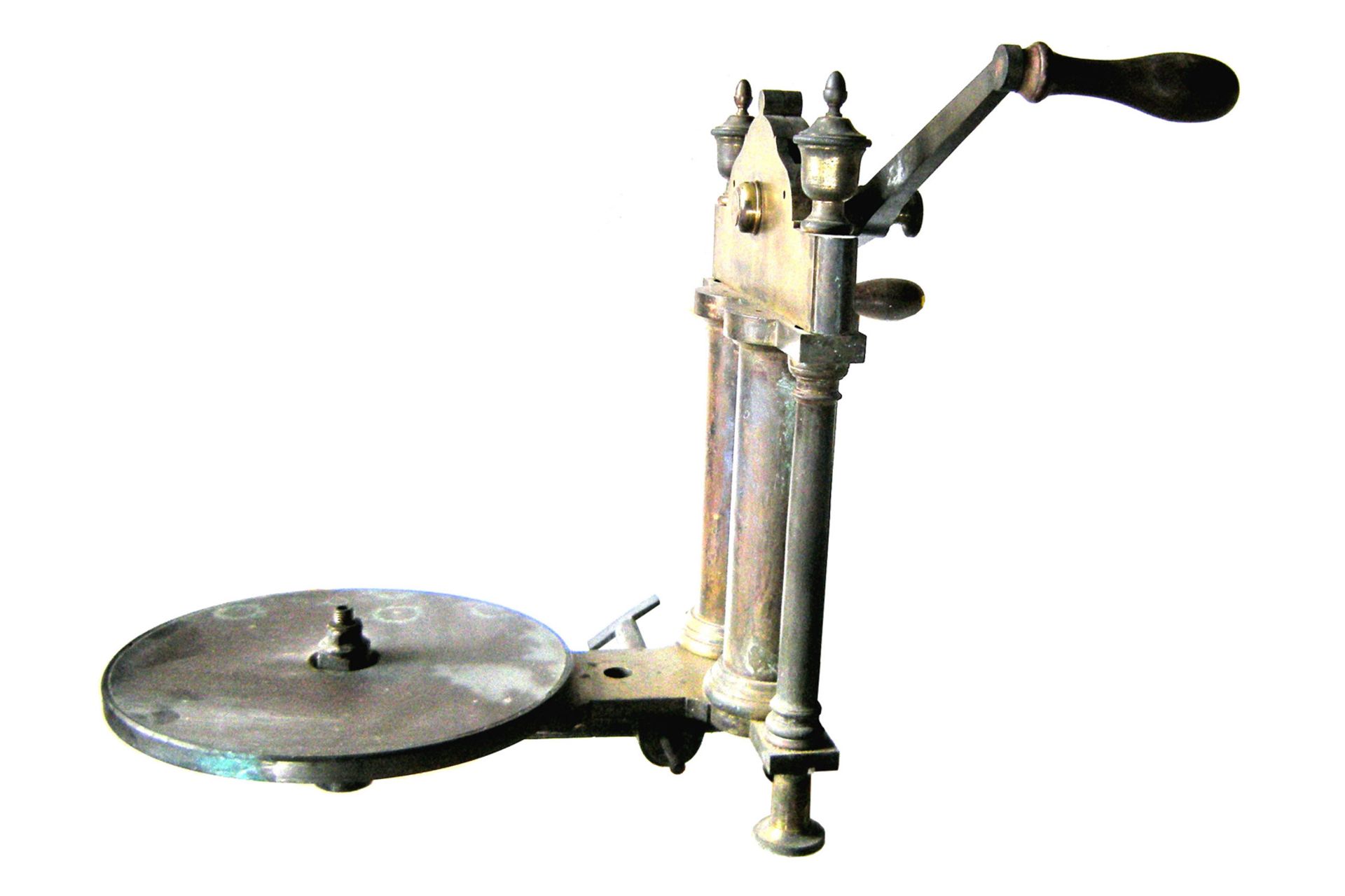 Zweistiefelige Vakuumpumpe, ohne Glaskolben, 1880, Abmessung 50x33x43cm, ca. 10kg - Bild 6 aus 8