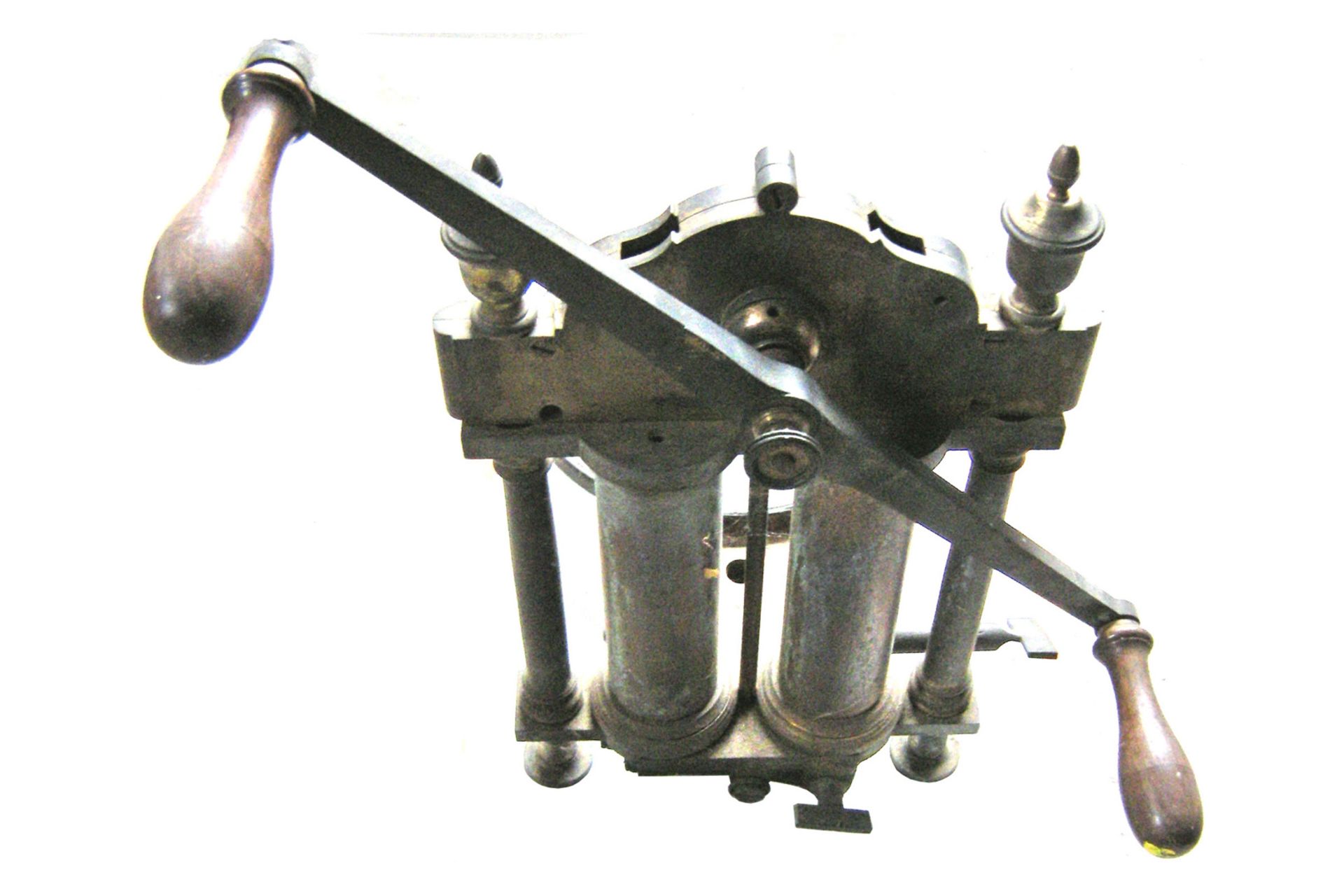 Zweistiefelige Vakuumpumpe, ohne Glaskolben, 1880, Abmessung 50x33x43cm, ca. 10kg - Bild 4 aus 8
