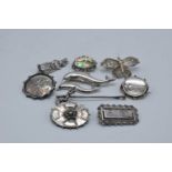 A collection of silver brooches: mix of hallmarked, 925 and sterling examples (58.6 grams)