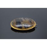 Edwardian gold agate brooch (unmarked)(6.7 grams total weight)