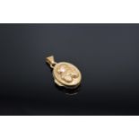 9ct gold (375) small lockett with a charming teddy bear design on the front (0.8 grams total weight)