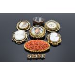 A good collection of vintage brooches together with an agate pill box (8)