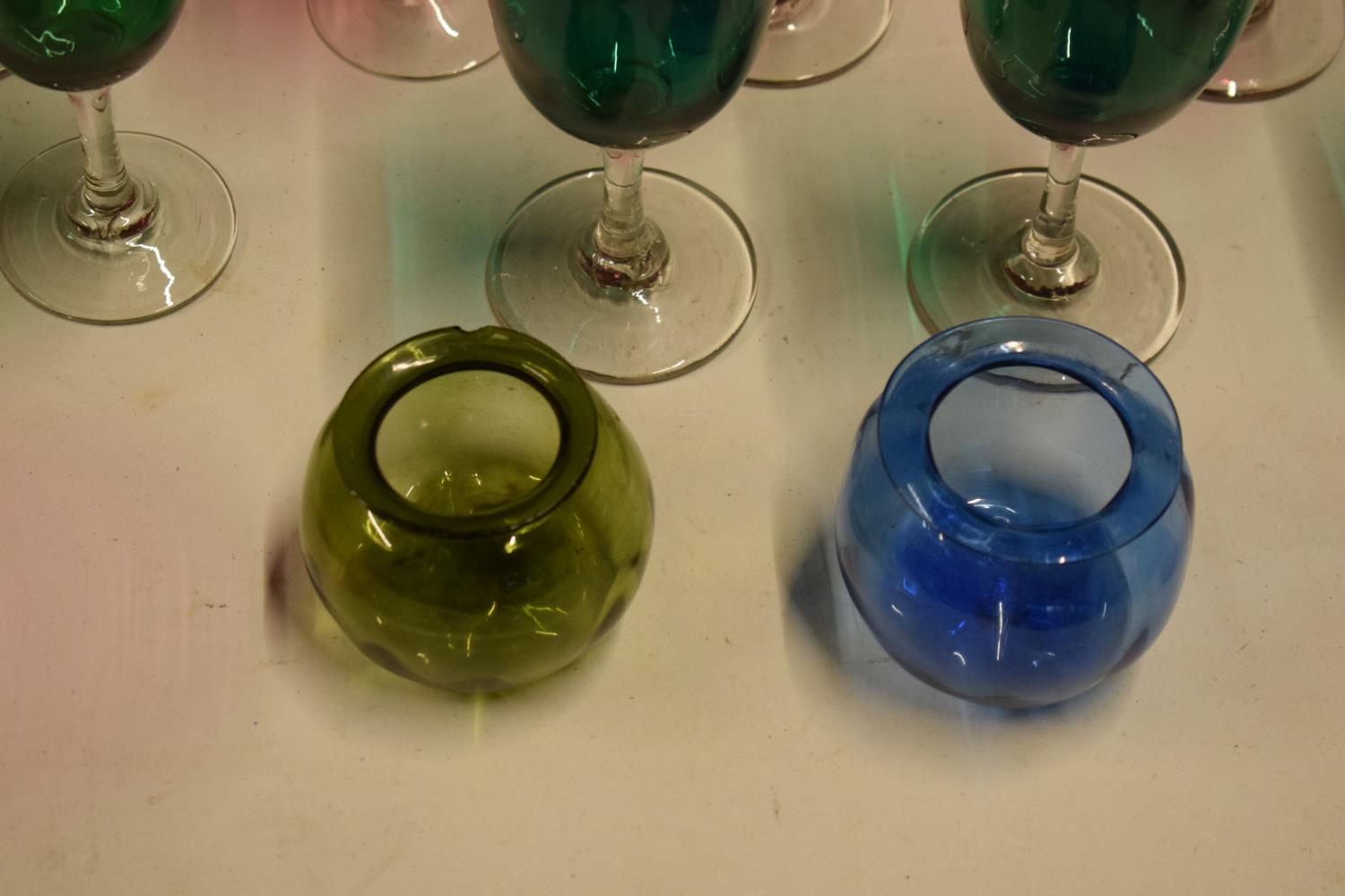 A collection of various coloured 20th glass to include wine glasses of different sizes, bowls etc ( - Image 4 of 6