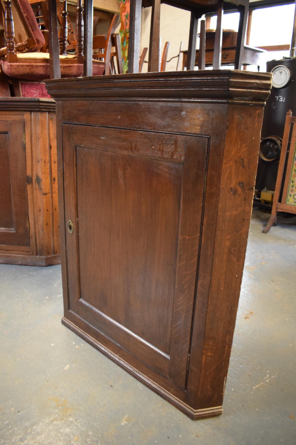 Victorian oak corner cupboard. With signs of wear and tear and use. 75 x 40 x 88cm - Image 2 of 4