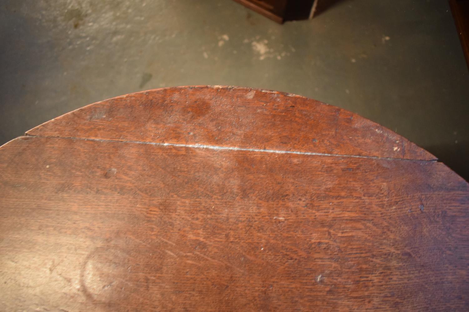 Victorian oak circular drop leaf table. One plank has been reglued on the top. Repair to the block - Image 4 of 5