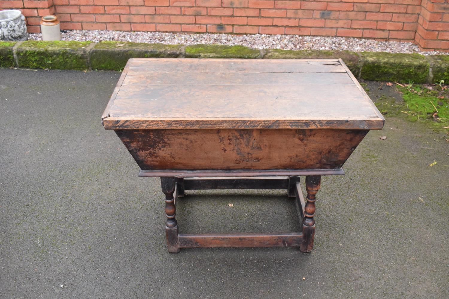 Victorian Oak dough bin with lift off lid. In good condition with age related wear as expected.