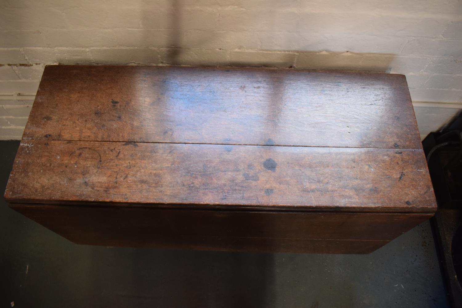 Victorian oak drop leaf table. 118 x 150 when constructed x 78cm tall. In good condition. In need of - Image 2 of 4