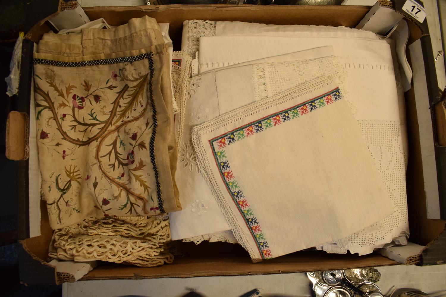 A collection of 19th and 20th century linen and table cloths