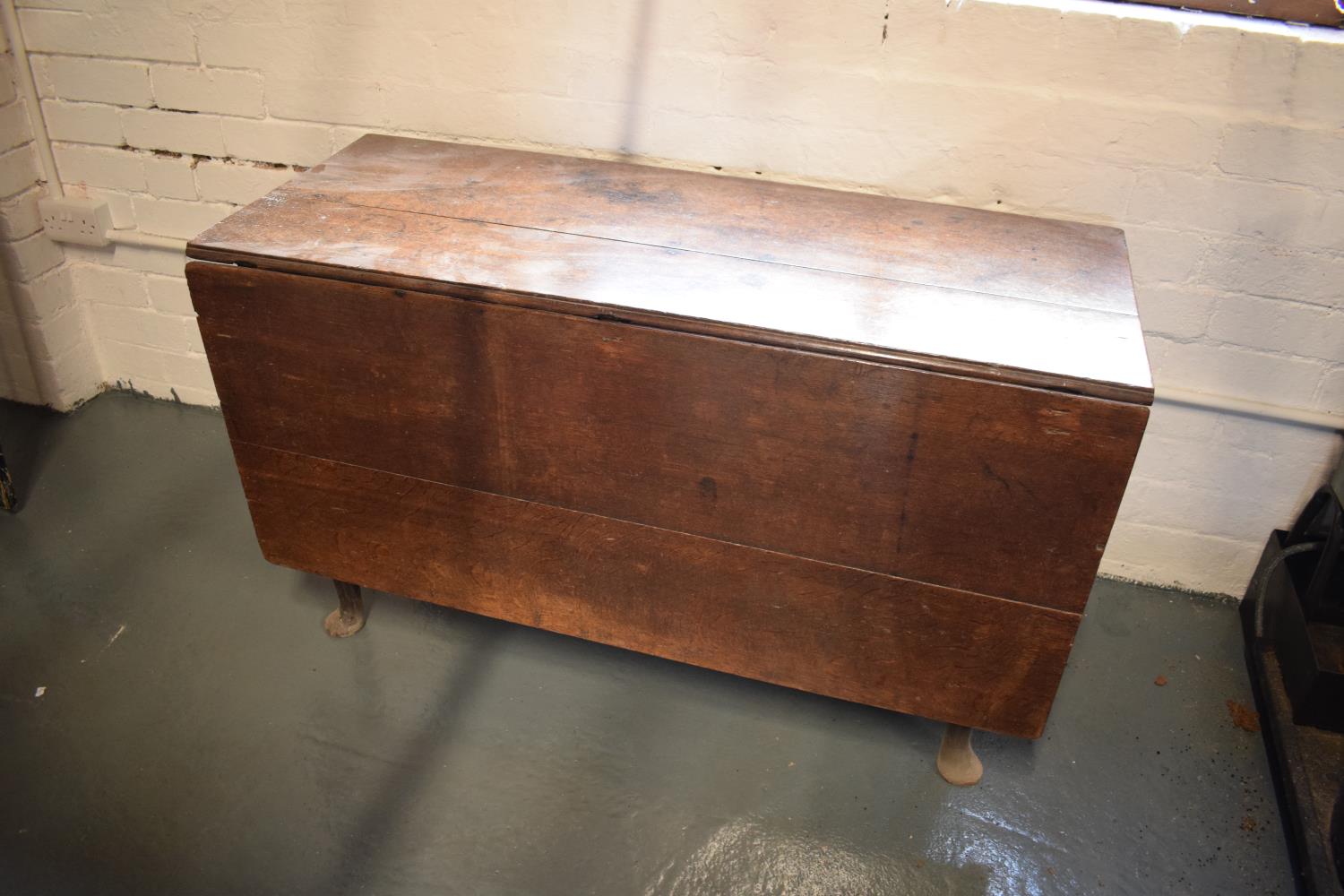 Victorian oak drop leaf table. 118 x 150 when constructed x 78cm tall. In good condition. In need of