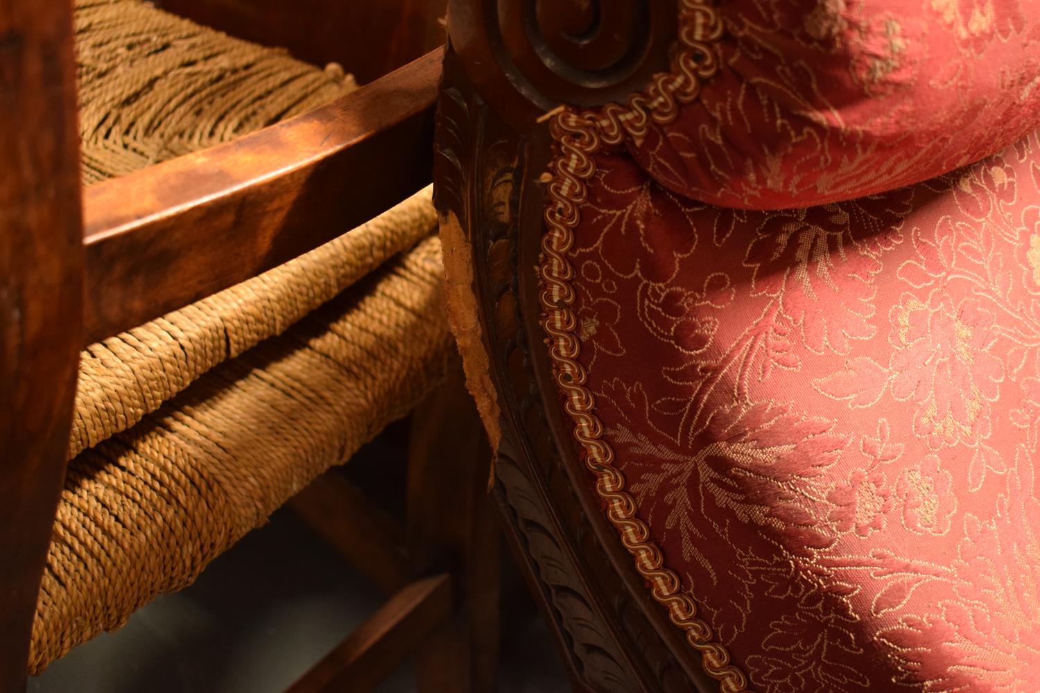 Edwardian upholstered mahogany chaise-longue. The springs have gone spongey. Damage to the carving - Image 3 of 5