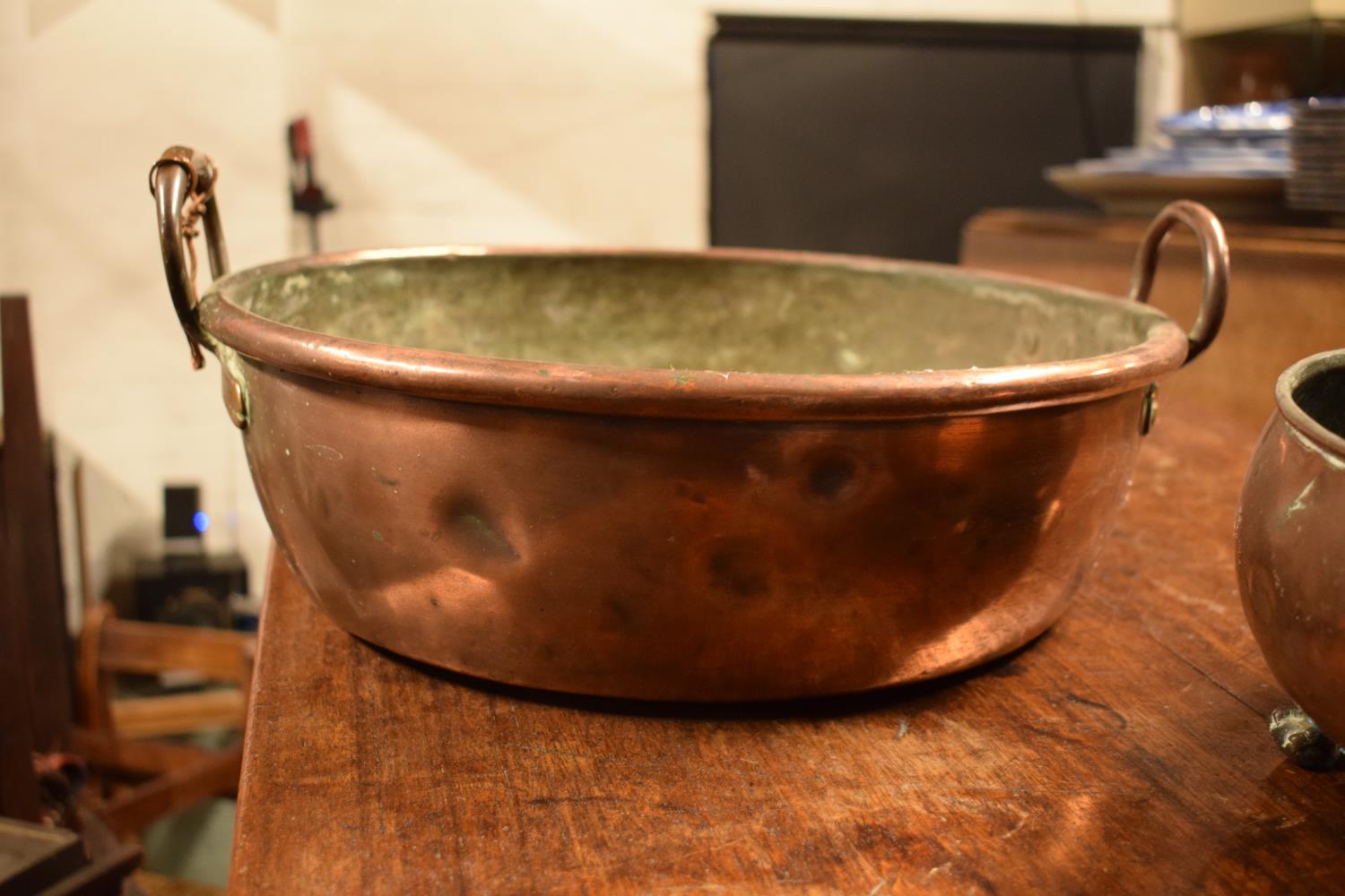 2 Victorian copper shallow planters, one with 2 handles, with the other raised on claw feet (2) - Image 3 of 5