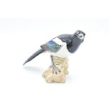 Beswick Magpie 2305. The item is in good condition with no obvious damage or restoration. 13cm tall.