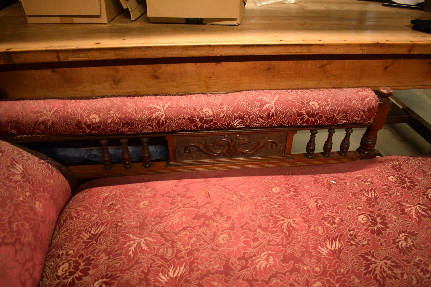 Edwardian upholstered mahogany chaise-longue. The springs have gone spongey. Damage to the carving - Image 4 of 5